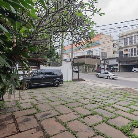 Imelda Residence Setrasari RedPartner Bandung Exterior foto