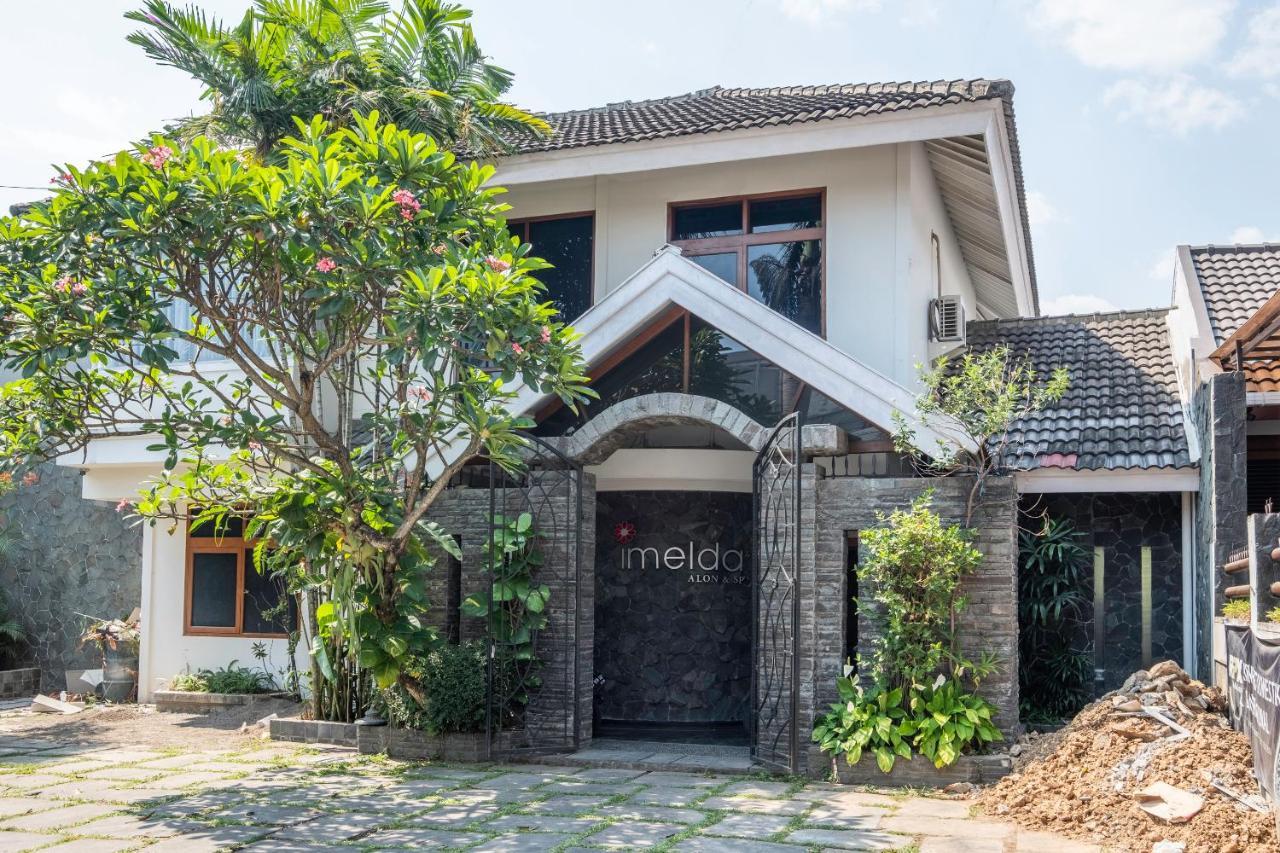 Imelda Residence Setrasari RedPartner Bandung Exterior foto