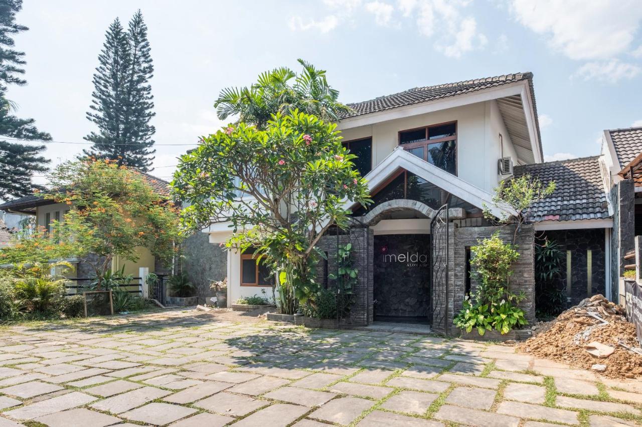 Imelda Residence Setrasari RedPartner Bandung Exterior foto