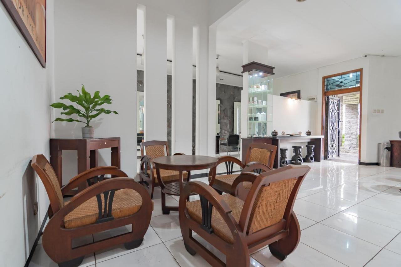 Imelda Residence Setrasari RedPartner Bandung Exterior foto